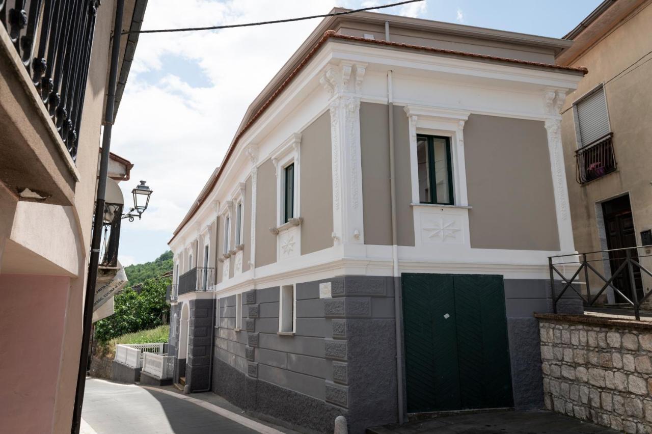 Mastu Gilardo Apartment San Pietro al Tanagro Bagian luar foto